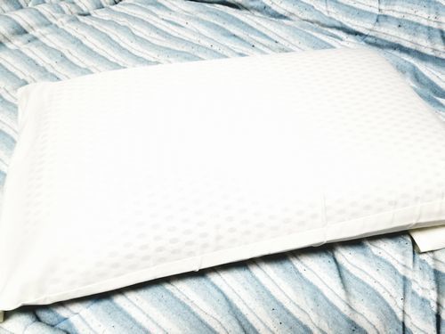 夏、寝苦しい夜の暑さ対策におすすめ寝具。蒸れない涼しい硬めの沈まない枕。丸洗い高さ調節できる