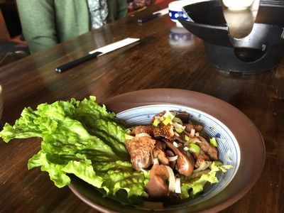 甲州市塩山勝沼インター近くさくらんぼ狩り帰り人気ほうとうとりもつ煮屋食事.jpg